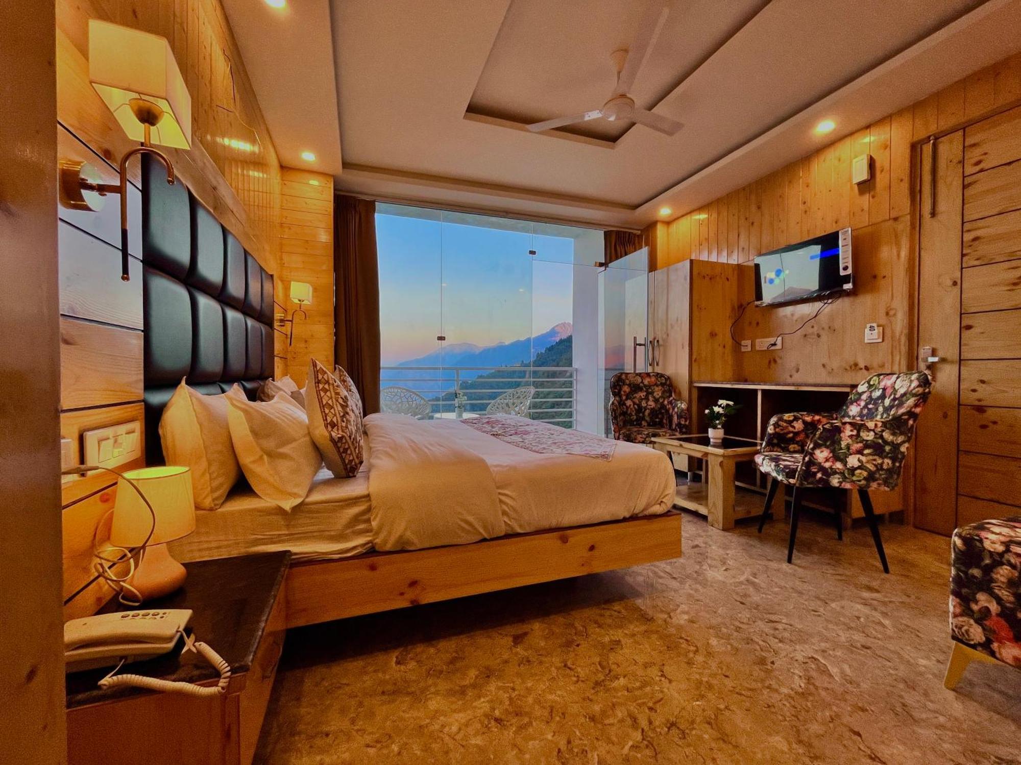 Hotel Classic Crown - #Scenic Mountain View #Open Terrace #Parking #Premium Rooms With Balcony #Guest Preferred #Best Selling Hotel In Mussoorie Exterior photo