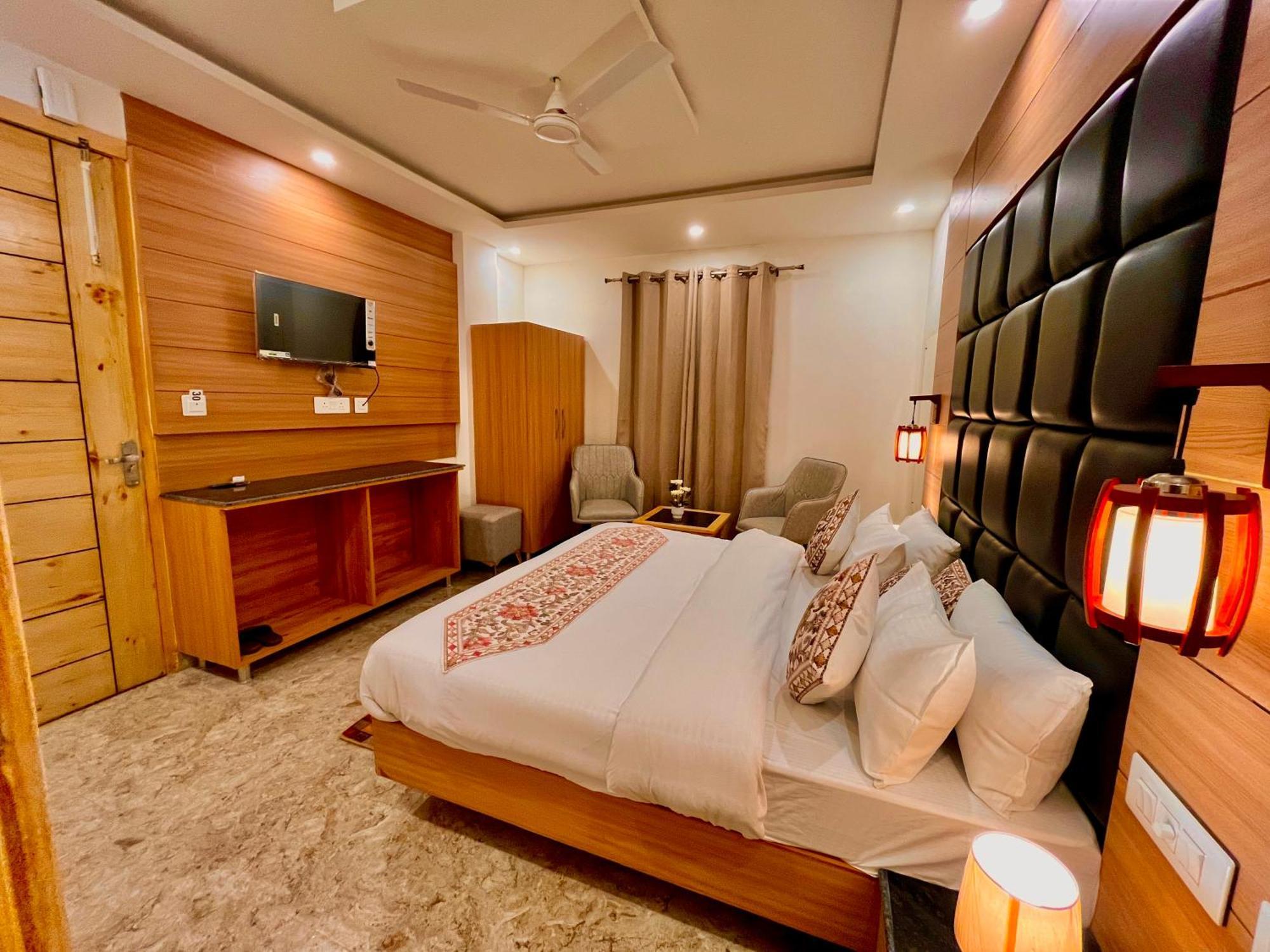 Hotel Classic Crown - #Scenic Mountain View #Open Terrace #Parking #Premium Rooms With Balcony #Guest Preferred #Best Selling Hotel In Mussoorie Exterior photo