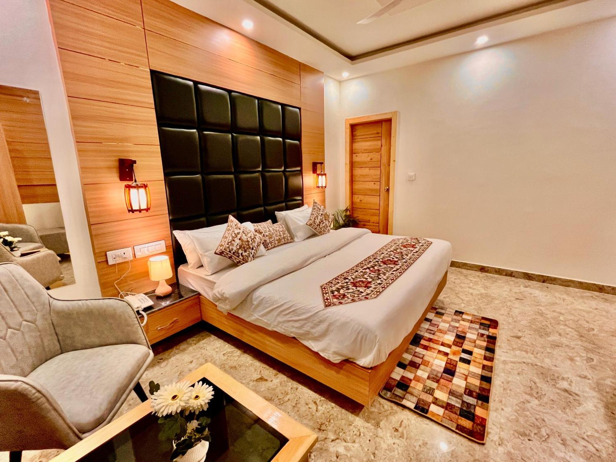 Hotel Classic Crown - #Scenic Mountain View #Open Terrace #Parking #Premium Rooms With Balcony #Guest Preferred #Best Selling Hotel In Mussoorie Exterior photo